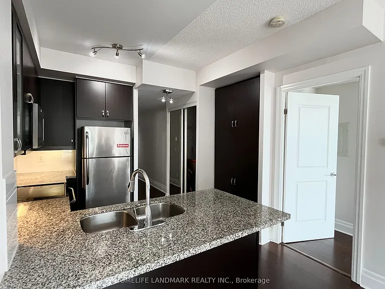 111 Upper Duke Cres #905 — Photo 5
