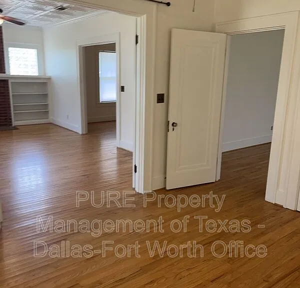 501 E Monroe St — Photo 23