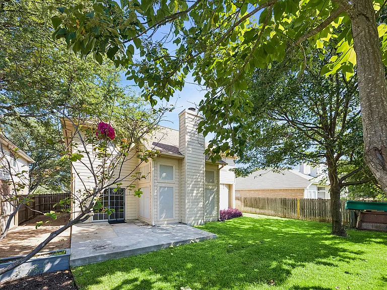 121 Ozuna Dr — Photo 10