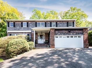 35 Woodland Rd, Roslyn, NY 11576