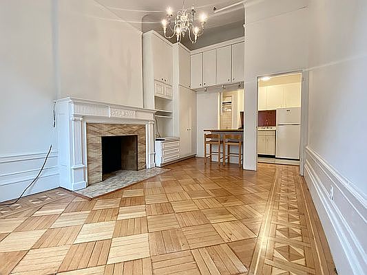 4th image of 150 W 76th St APT 2A
