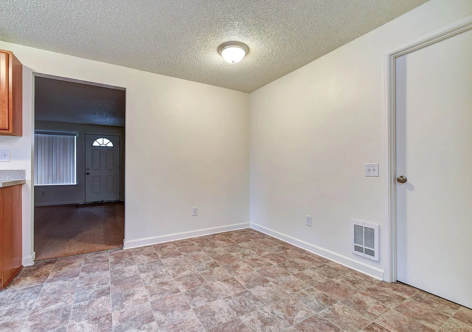 15829 Manor Way — Photo 3