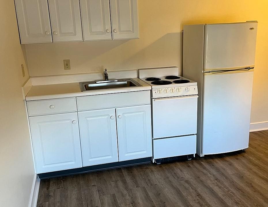 2nd image of 1260 Main St #1