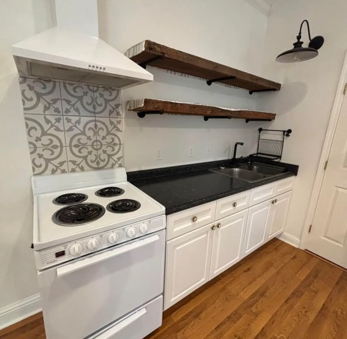 1 bed, 890 sqft, $1,000 — Photo 3