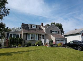 7 Meadow Dr, Little Falls, NJ 07424