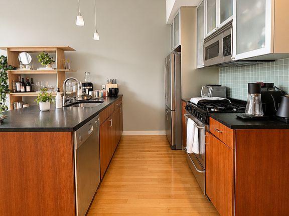 5th image of 524 Saint Johns Pl APT 3C