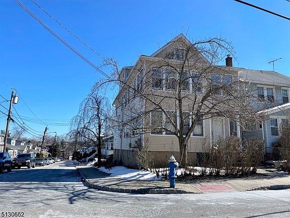 2nd image of 10 Park Dr N
