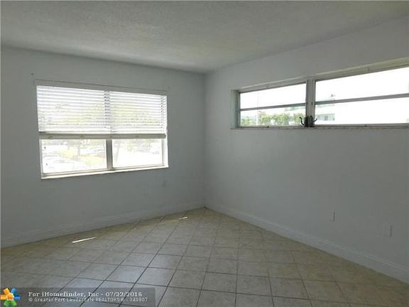 3rd image of 1301 NE 191st St #F201