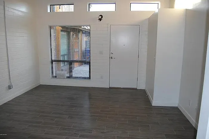1114 E Adams St #2-4 — Photo 10