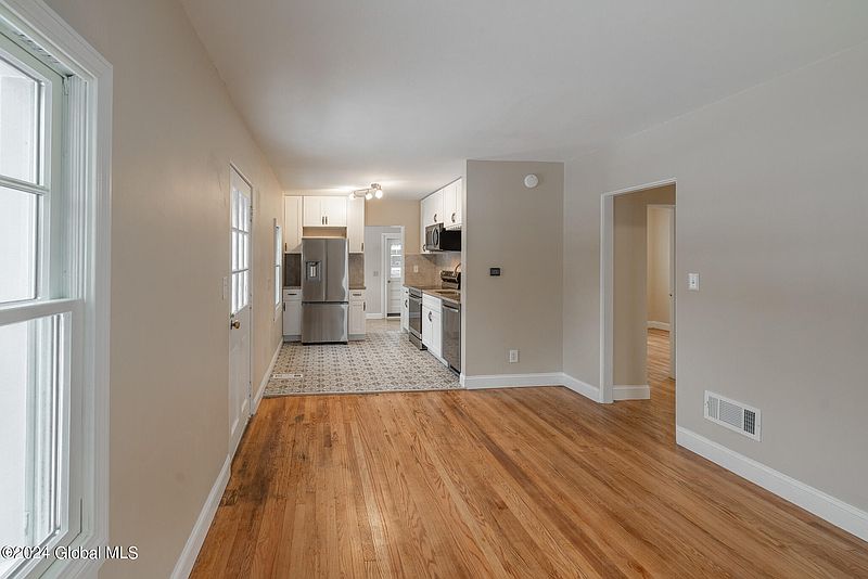 3rd image of 173 Milner Avenue