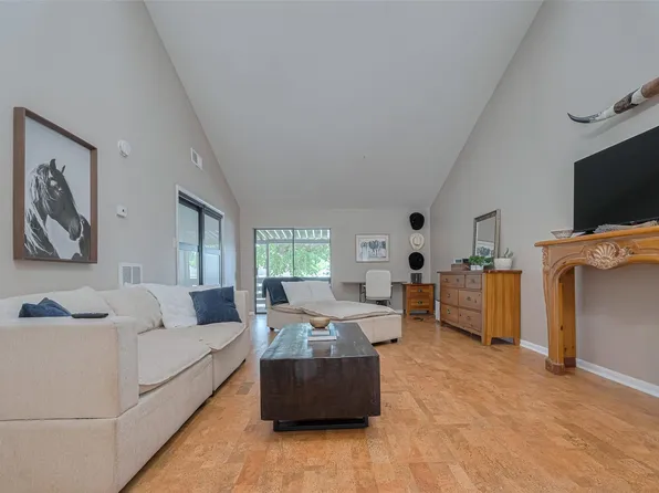 182 April Point Dr N, Montgomery, TX 77356