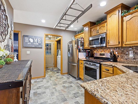 2nd image of 414 Park Place Ct #B