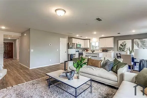 426 Lake Erie Dr — Photo 6