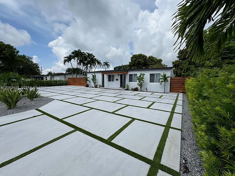 5430 SW 99th Ave — Photo 3