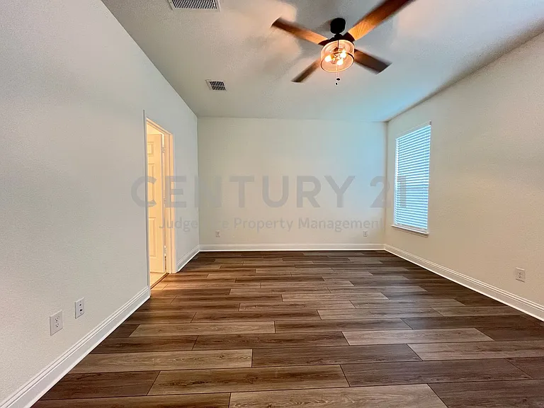 2605 Warren Ln — Photo 6