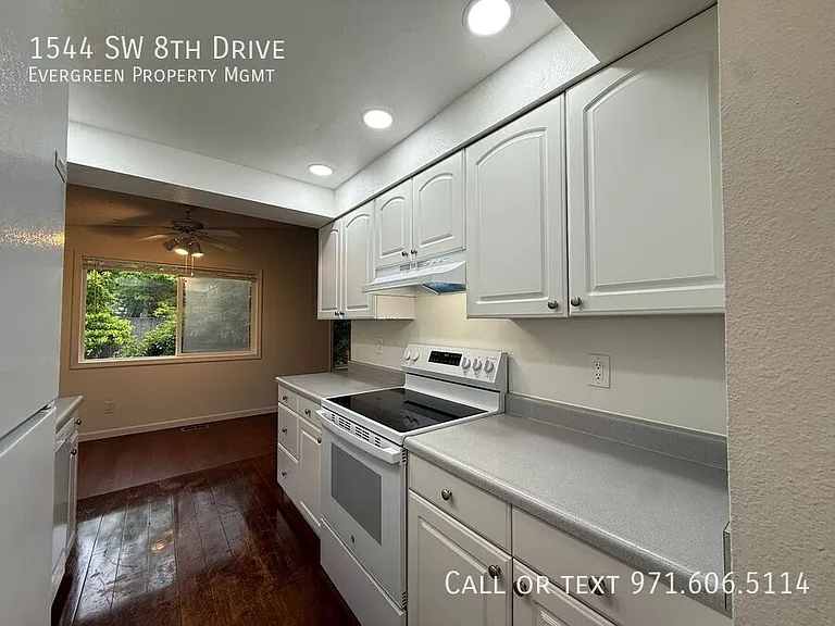 1544 SW 8th Dr — Photo 10