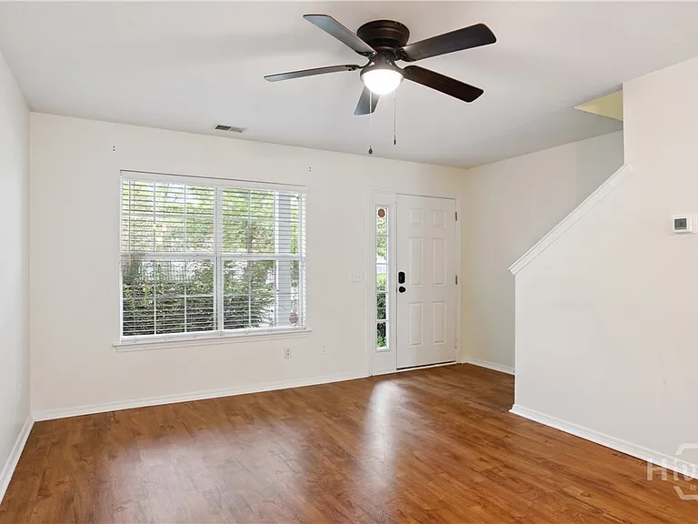 84 Fairgreen St — Photo 4