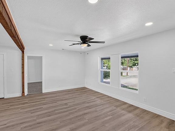 4th image of 1004 Parker St