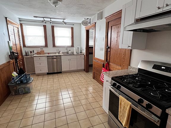 5th image of 66 Willow St #2