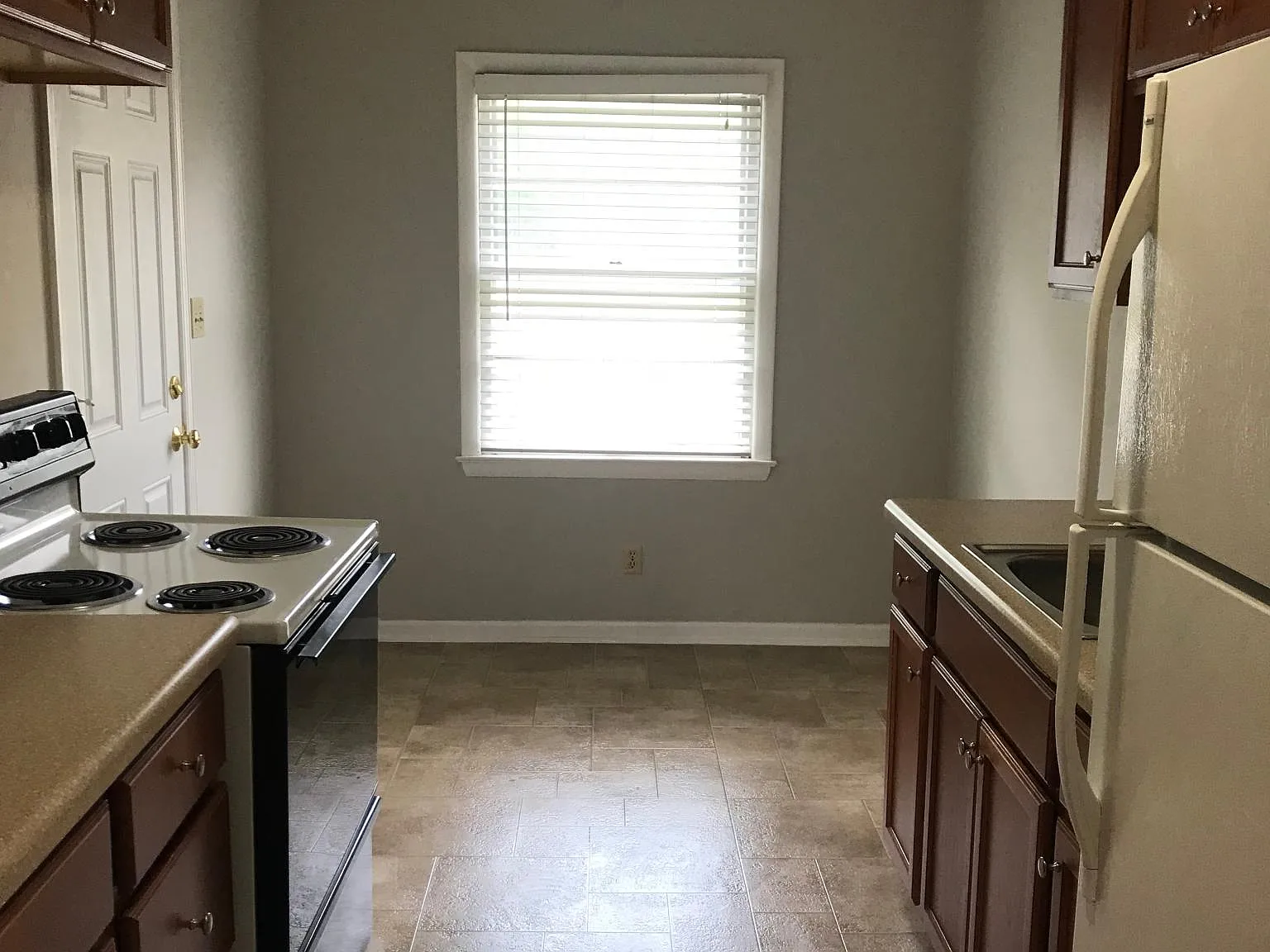 2 bed, 1100 sqft, $1,400 — Photo 4