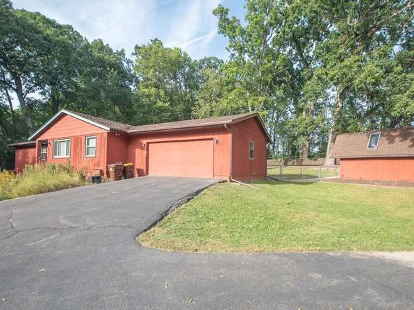 2593 Royal Oaks Dr, Freeport, IL 61032