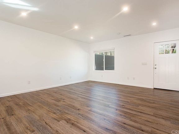 4th image of 13563 Gladstone Ave