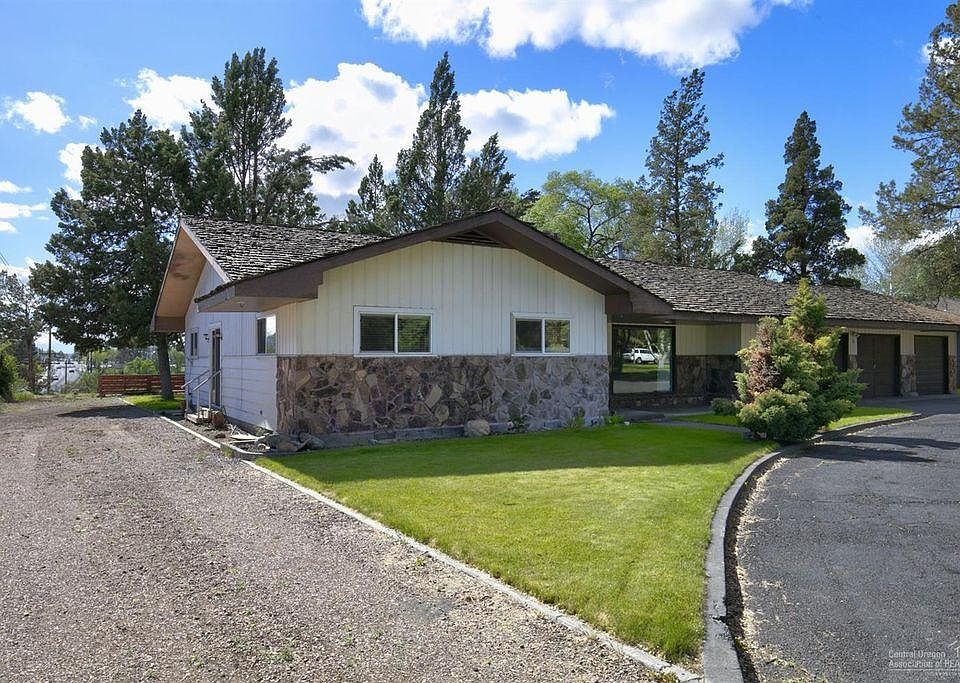 1st image of 103 NW Canyon Dr