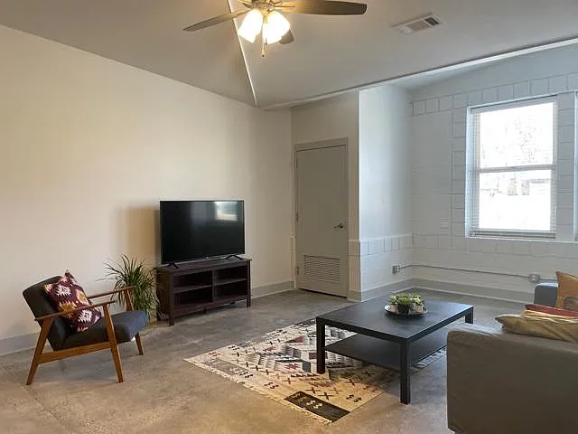 1 bed, 1000 sqft, $1,395 — Photo 3