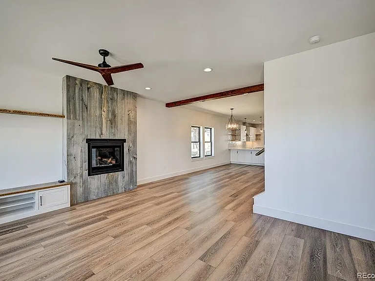 424 Pinon St — Photo 3