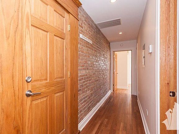 5th image of 2537 N California Ave #3A
