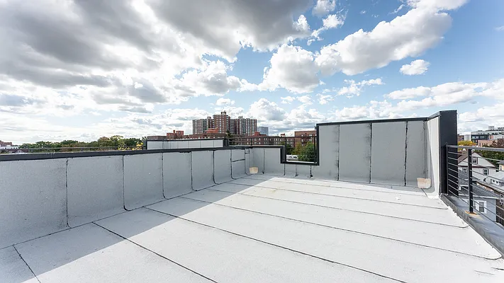 Rented by Aron Fried, LREB | media 17