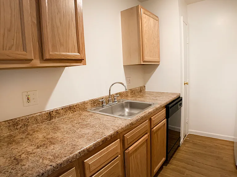 Crown Crossing Apartments — Photo 16
