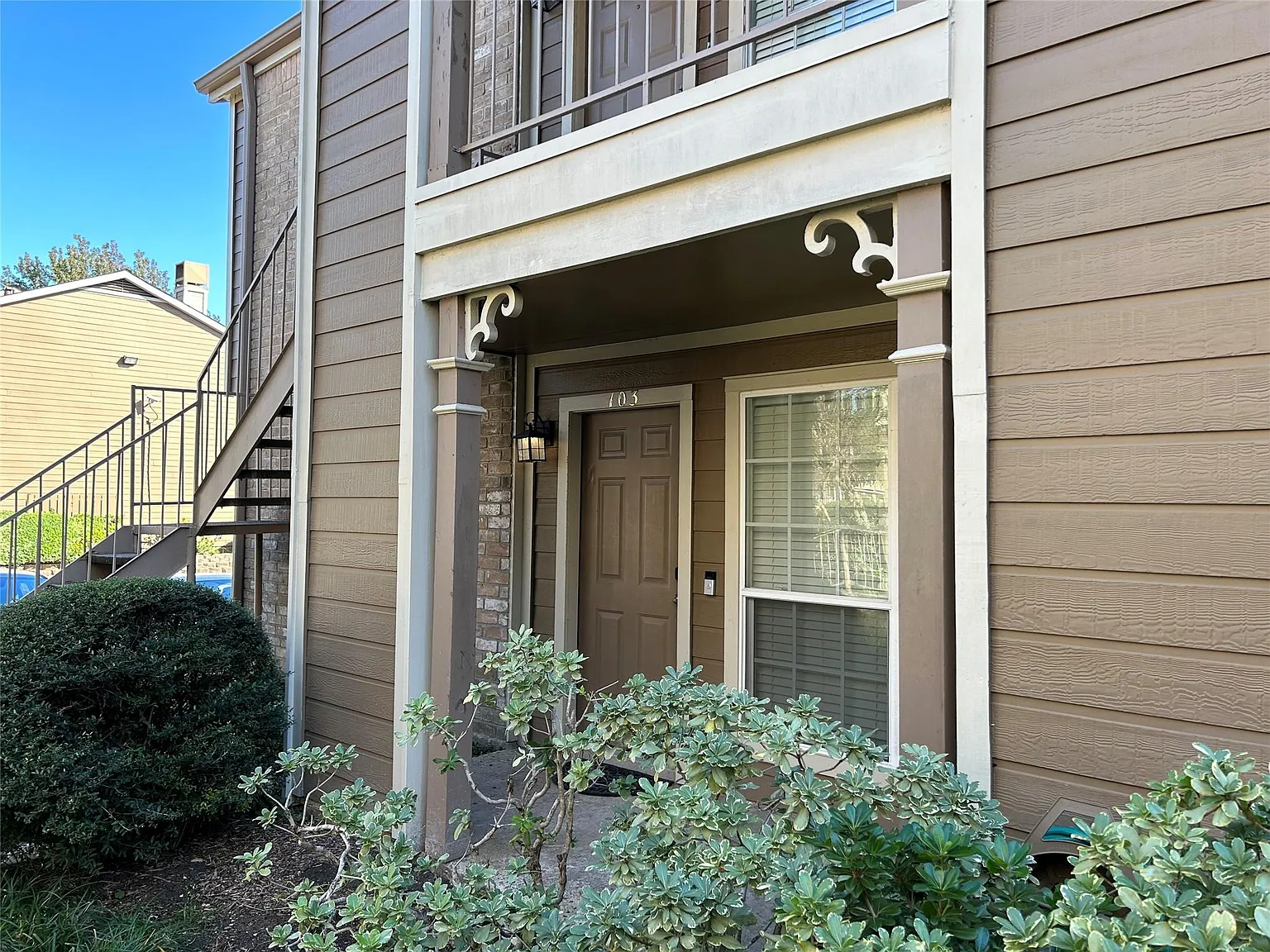 2 bed, 1.0 bath, 800 sqft, $1,495 — Photo 2
