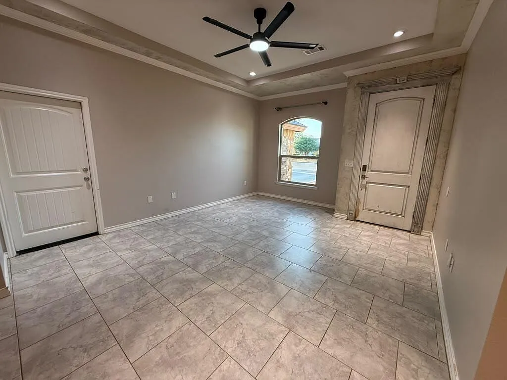 3 bed, 2.0 bath, 1503 sqft, $2,400 — Photo 4