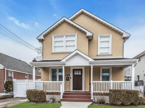 180 Kensington Rd, Garden City, NY 11530