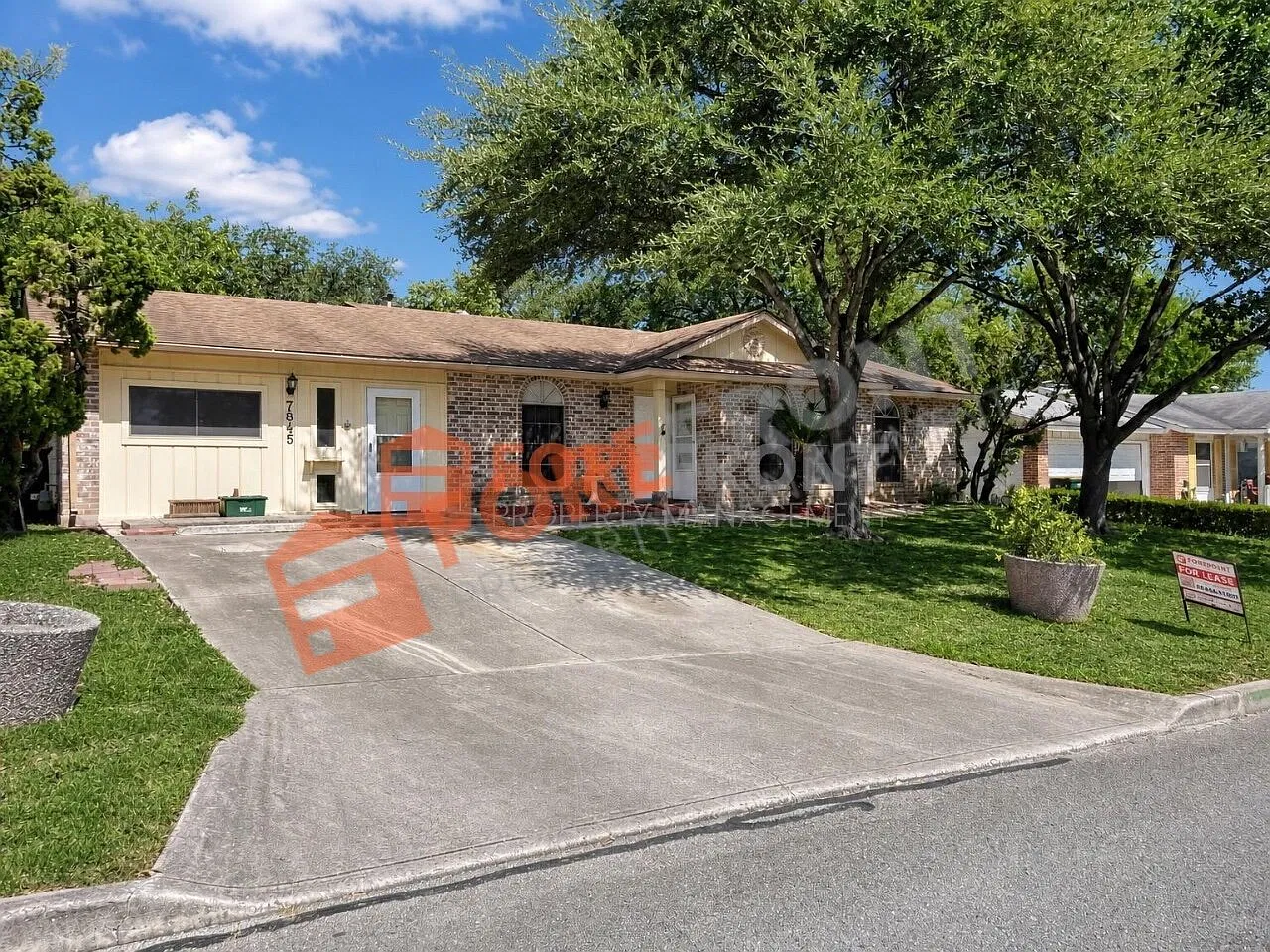 7845 Village Oak Dr — Photo 2