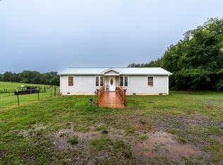 214 S Adams St, Adams, TN 37010