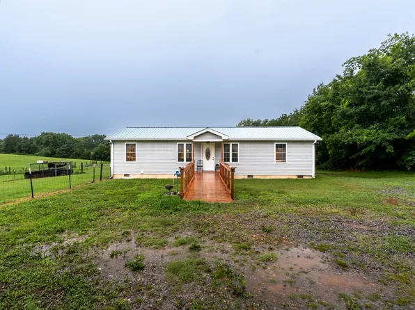 214 S Adams St, Adams, TN 37010