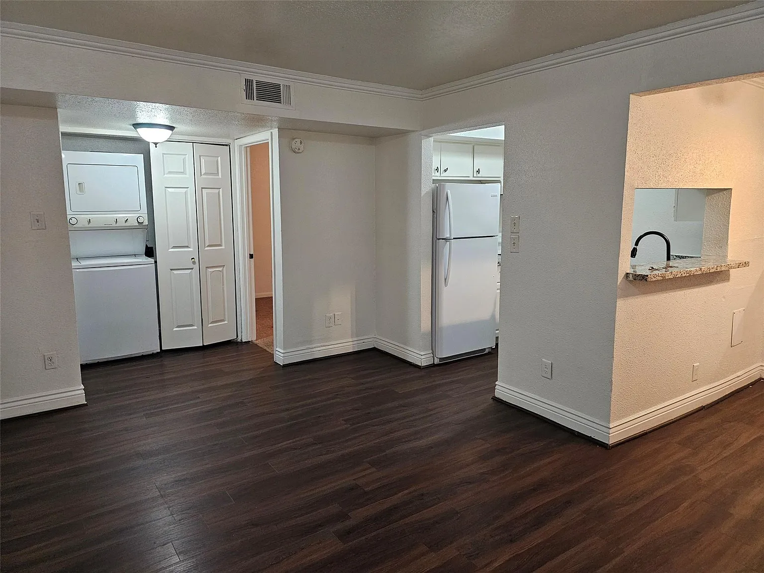 1 bed, 1.0 bath, 598 sqft, $1,000 — Photo 3