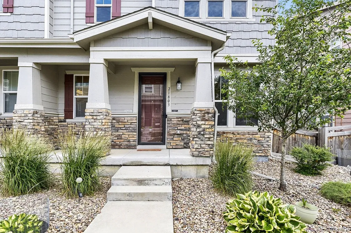3 bed, 2.5 bath, 2820 sqft, $2,950 — Photo 3