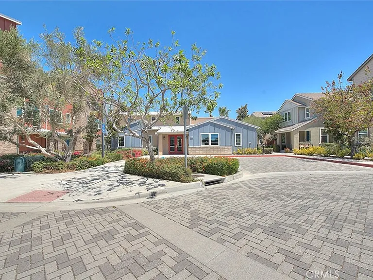 8836 Banyan — Photo 44