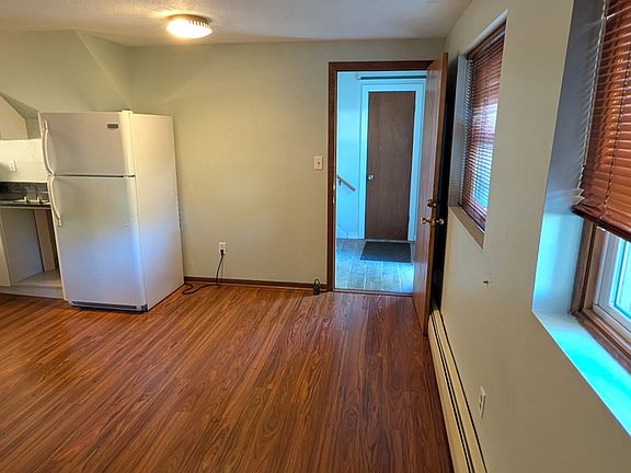 2nd image of 601 Clifford St #2