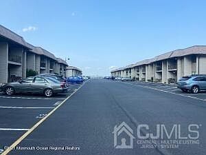 3rd image of 330 Shore Dr APT G-13