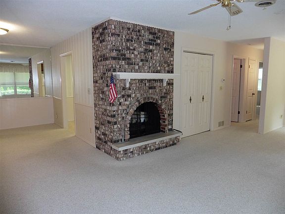 5th image of 1008 Ellis Dr