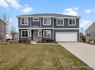 3685 Sun Ridge Dr, Hudsonville, MI 49426