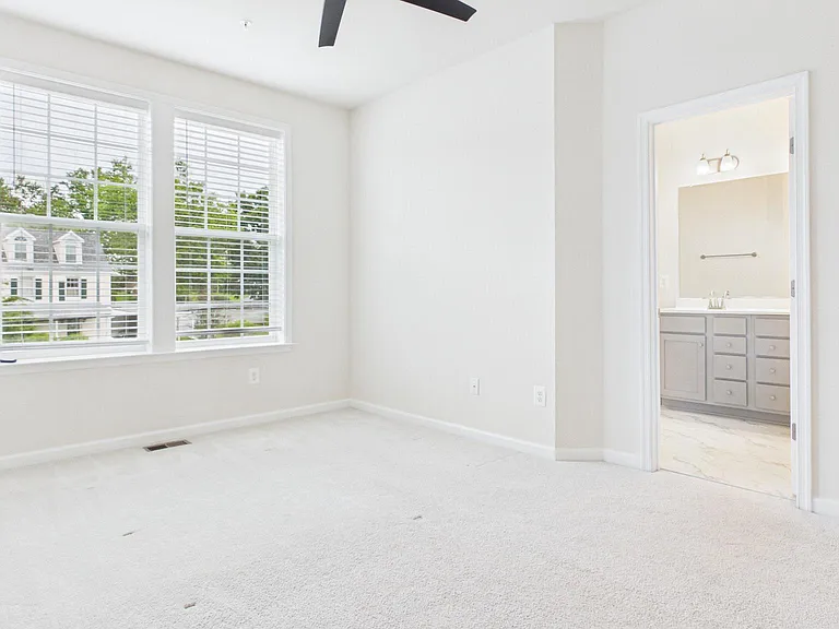 22 Chester Ct — Photo 42