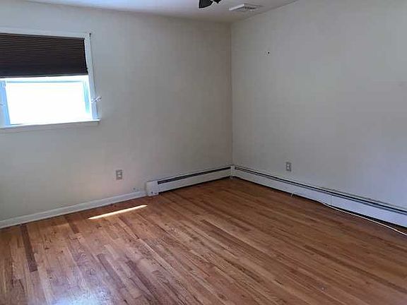 5th image of 10 Long Meadow Dr
