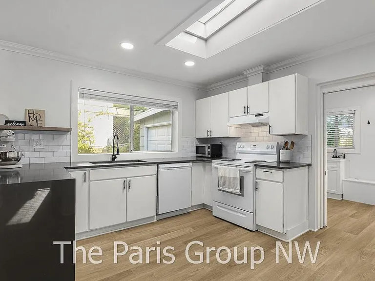 2303 NE 7th St — Photo 13