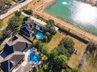 204 Leisure Ln, Friendswood, TX 77546