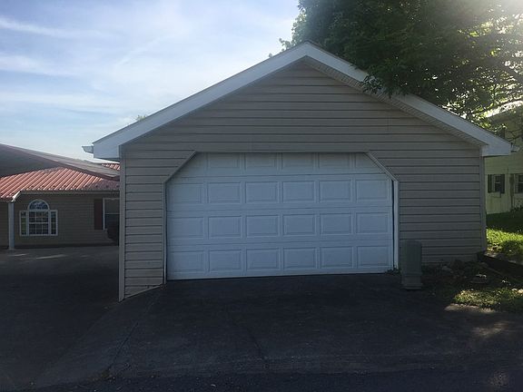 4th image of 265 Rose Dr